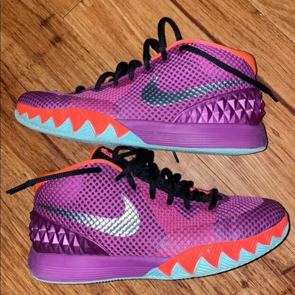 Nike kyrie 1’s Easter edition size 7 y/m.